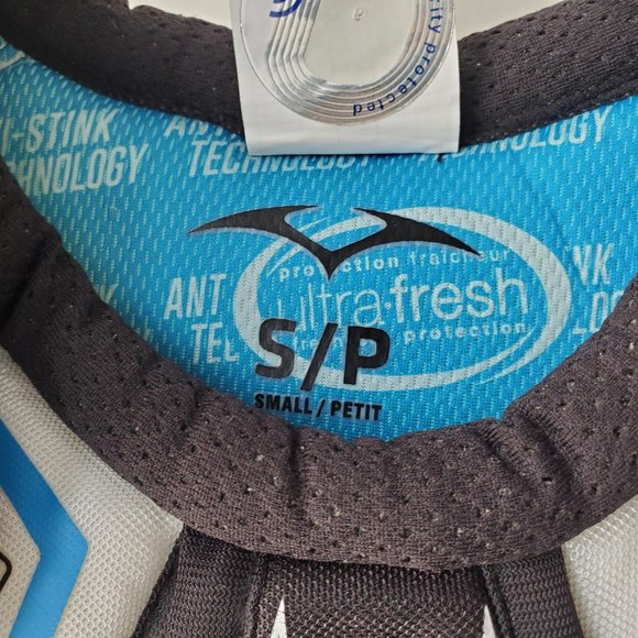 Kids VIC Hockey Shoulder Pads V2.0 - Picture 3 of 6